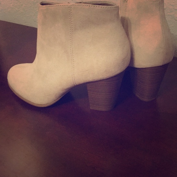 Winter booties! Only worn once! - Picture 1 of 3